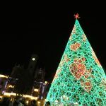 Imágenes sobre las luces de Navidad en el centro de VLC y del Belén de Jijona; un año austero y dife...